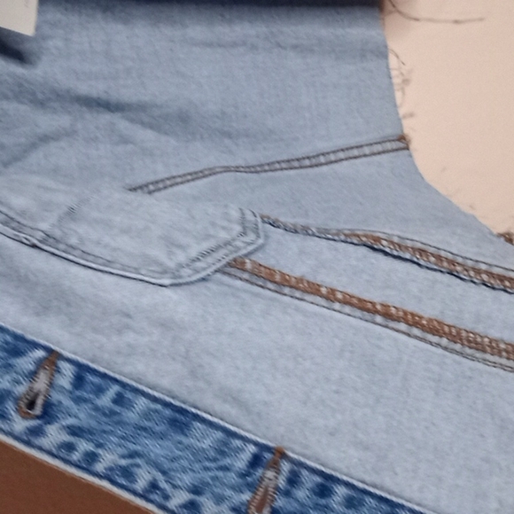 Forever 21 Jacket Denim Sherpa Trim Cropped with Raw Hem New - Picture 14 of 16